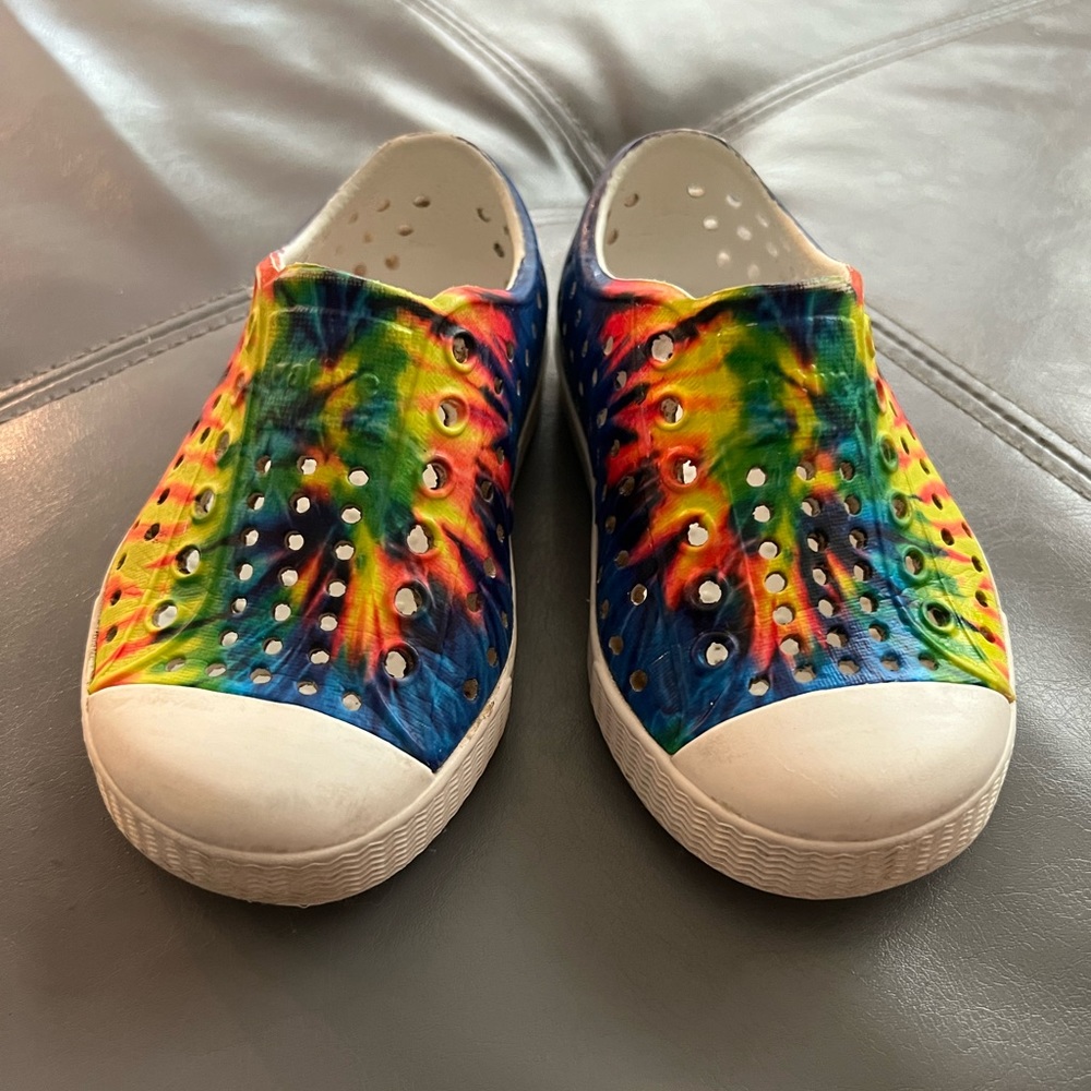 Native shoes tie dye size 6c